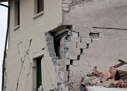 Normal_aardbeving__beschadiging__huis__schade